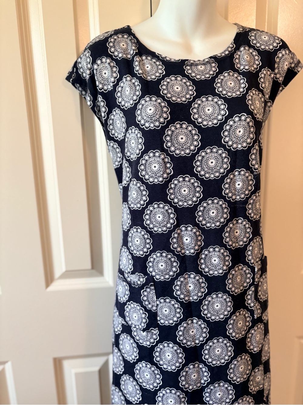 Talbots Black Medallion Midi Shift Dress, size Mp - Picture 2 of 6